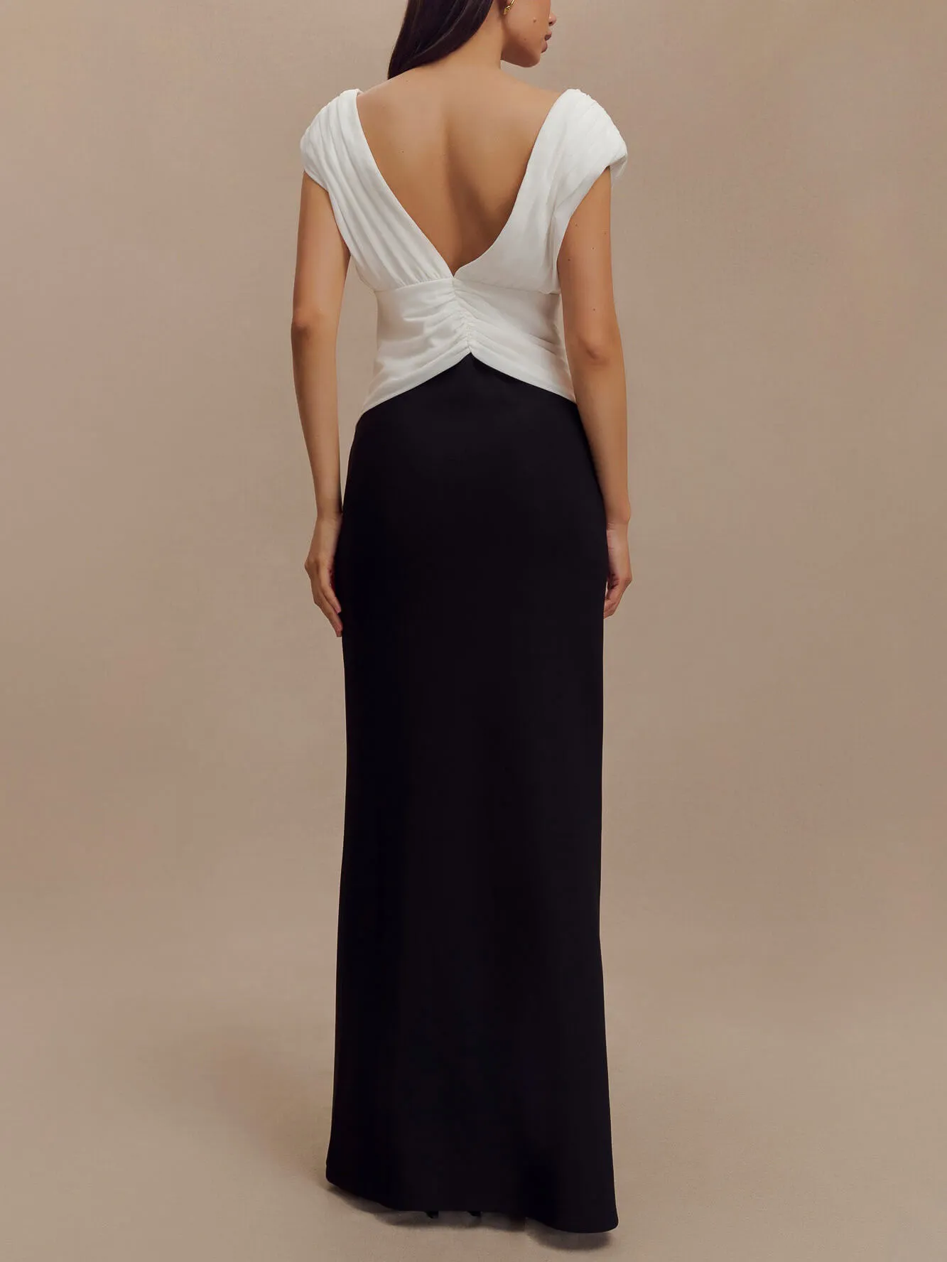 Elegant Deep V-neck Contrasting Pleated Maxi Dress