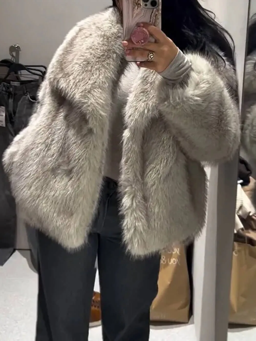Fashionable Large Lapel Faux Fur Short Fluffy Coat
