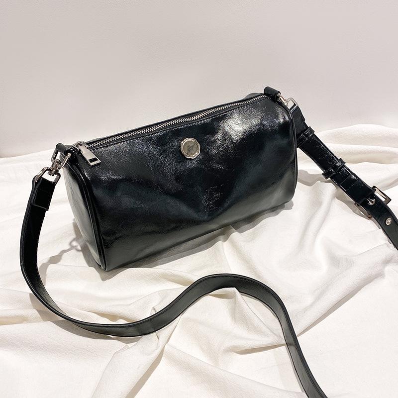 Ladies Bag Retro Oil Wax Boston Pillow Bag Cylinder Bag Joker Underarm Shoulder Messenger Bag