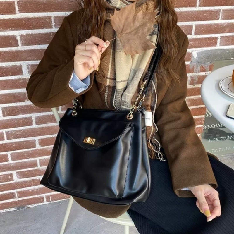 Large-capacity Shoulder Messenger Bag Small Group High-grade Underarm Bag