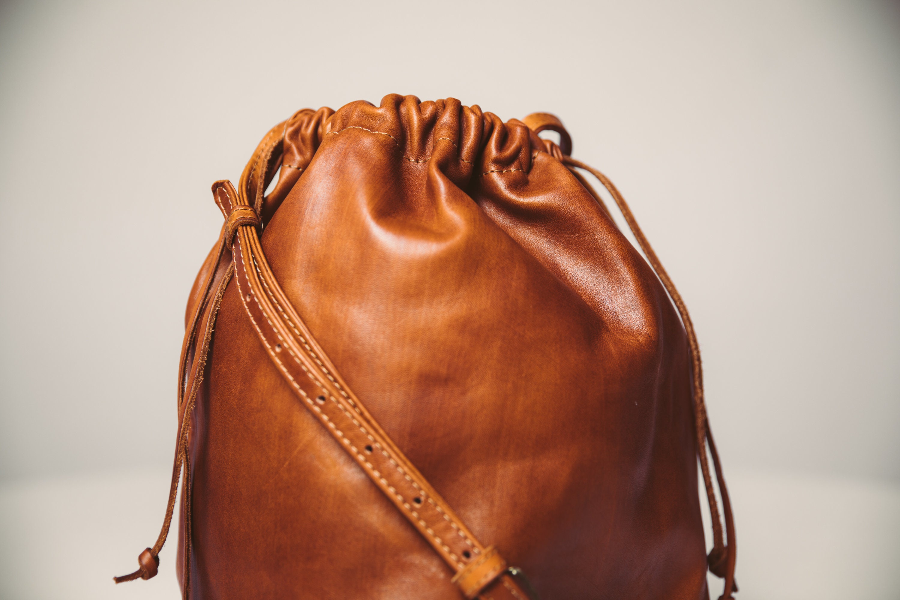 Summer bag, leather drawstring shoulder bag