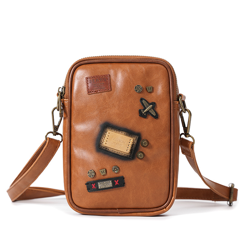 2023 New Fashion Brand Rivet Shoulder Messenger Bag