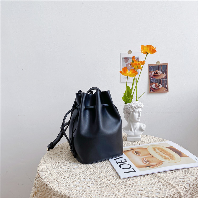 Simple Drawstring Pleated Bucket Bag