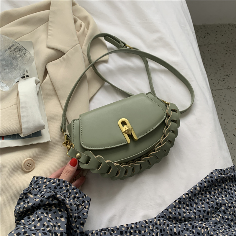 2023 Spring New Fashion Woven Flap Lock Fan Armpit Bag
