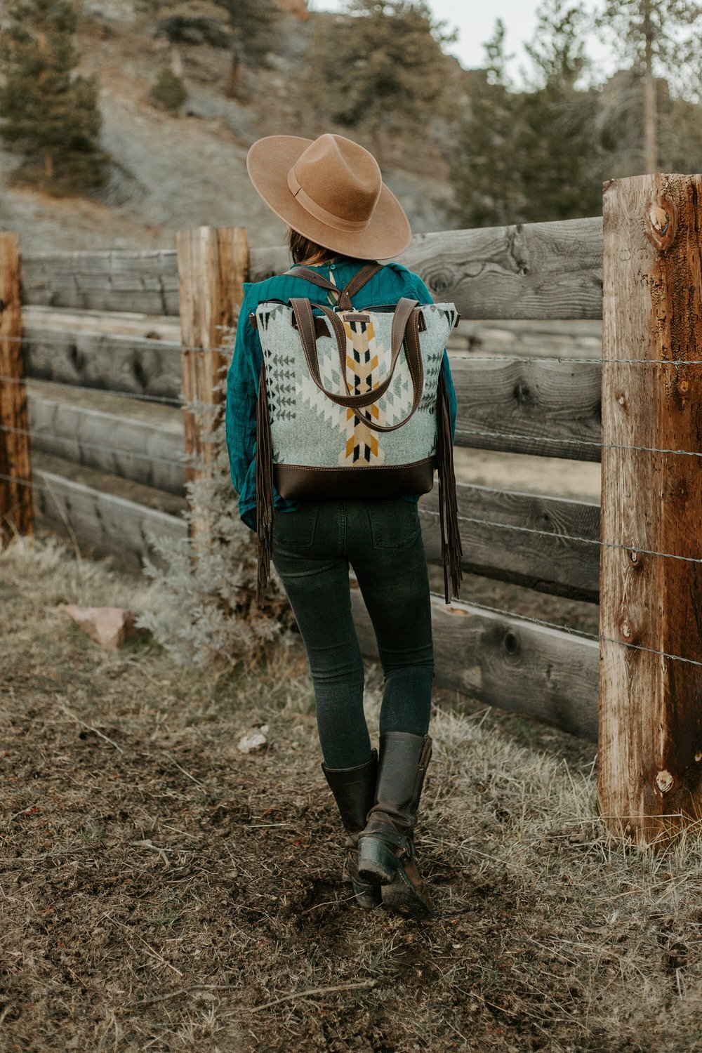 EVERYDAY FRINGE TOTE MADE WITH GRAY RANCHO ARROYO WOOL AND BROWN WAXED LEATHER