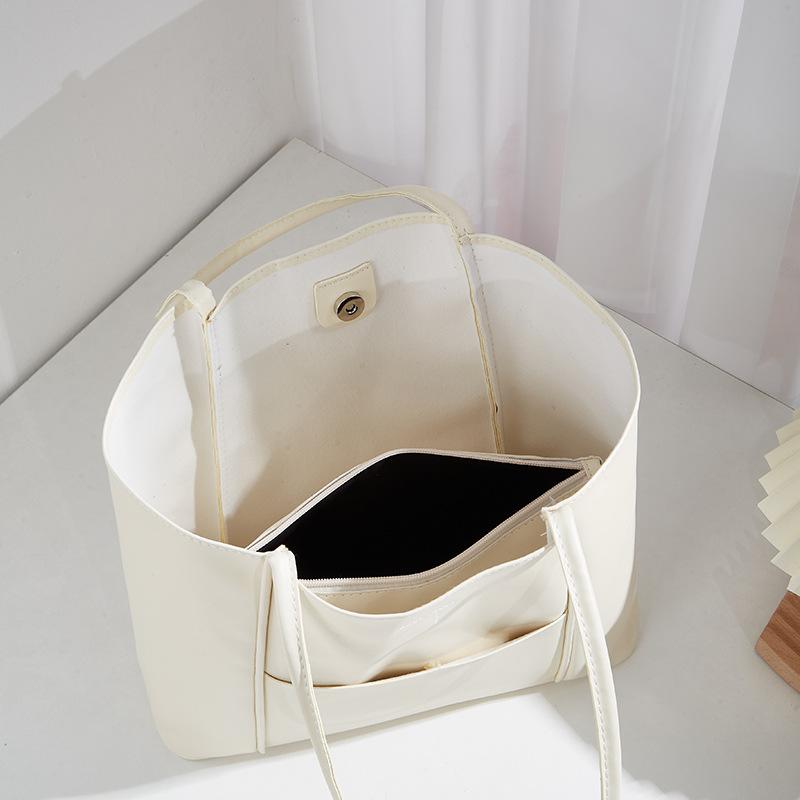 2022 Women's Tote Handbag Fashion Joker Large Capacity Commuter Shoulder Bag