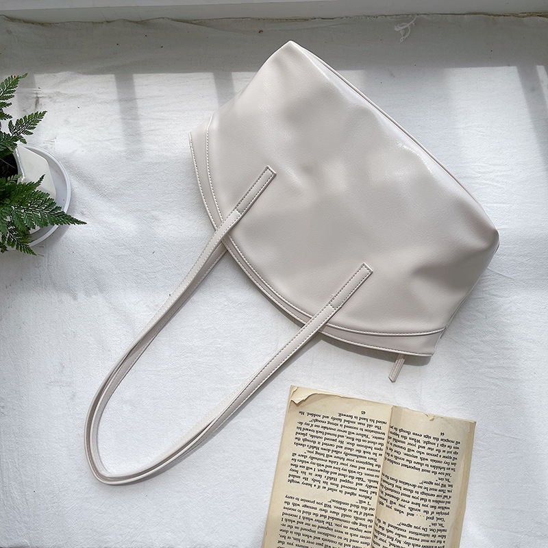 Large Capacity Paraffin Leather Commuter Tote