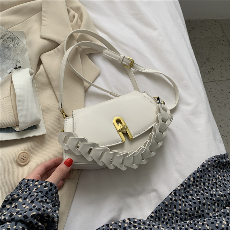 2023 Spring New Fashion Woven Flap Lock Fan Armpit Bag