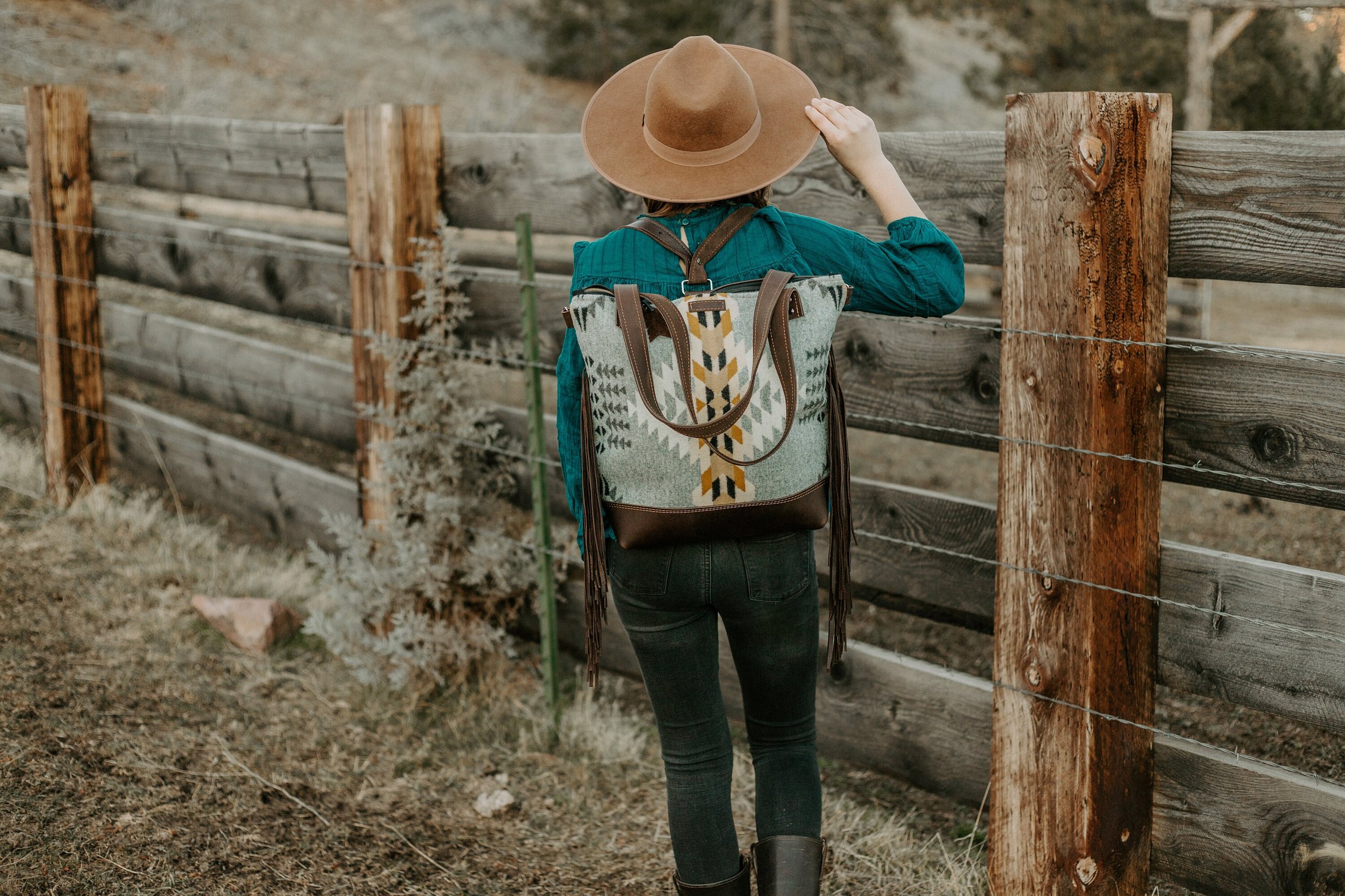 EVERYDAY FRINGE TOTE MADE WITH GRAY RANCHO ARROYO WOOL AND BROWN WAXED LEATHER