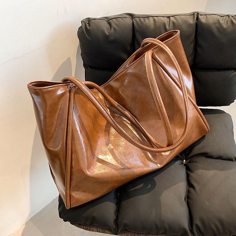 Retro Minimalist Large-Capacity Tote Bag