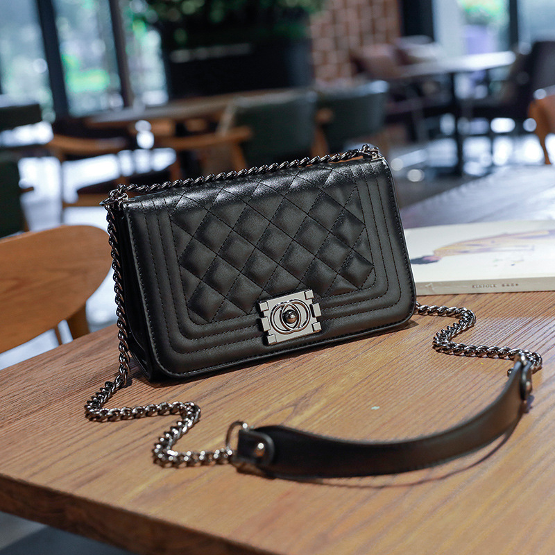 Classic  Diamond Chain Clutch