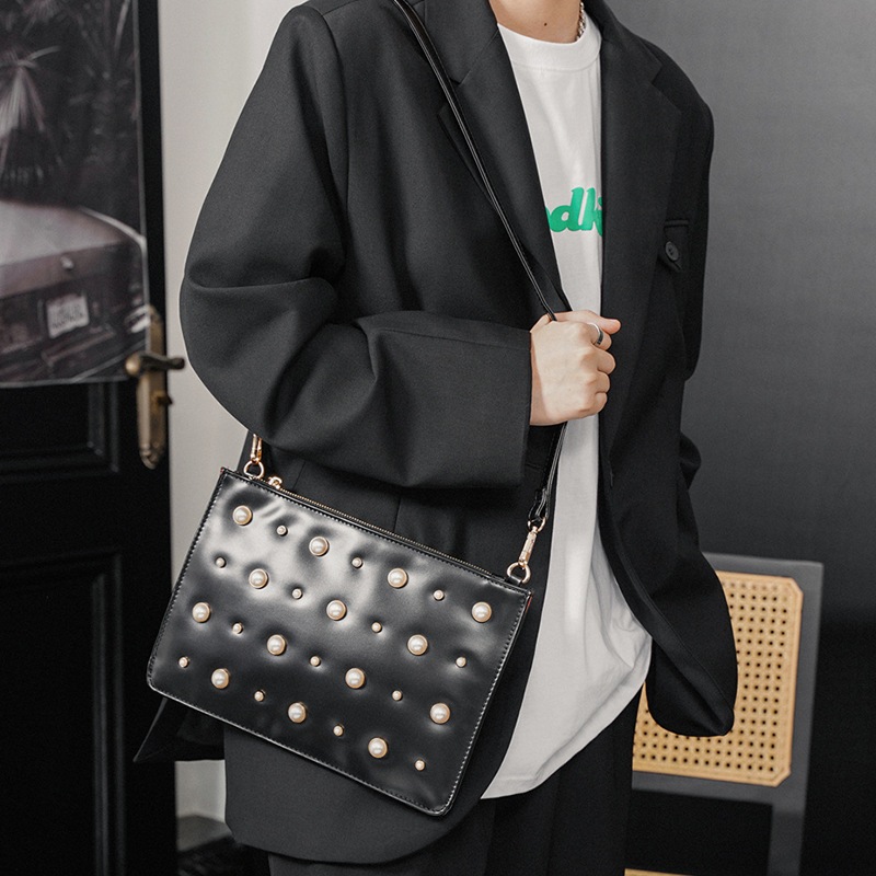 2023 New Pearl Envelope Bag In Hand