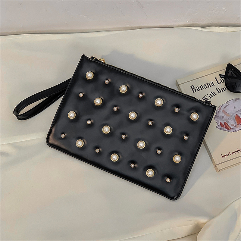 2023 New Pearl Envelope Bag In Hand