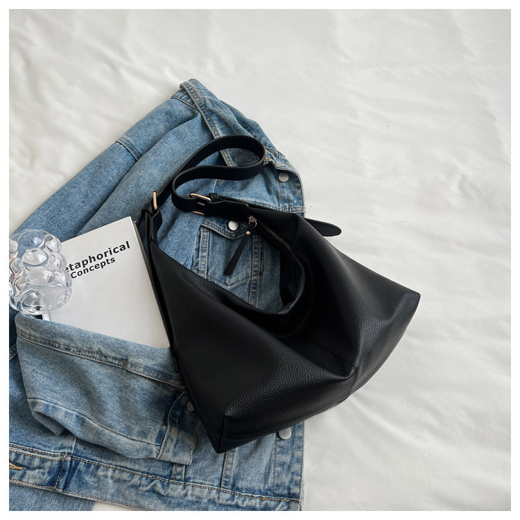 Personality Single Shoulder Large Capacity Tote Bag